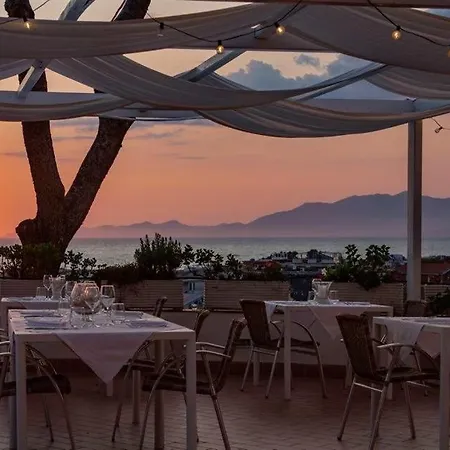 Sinuessa Terme 호텔 몬드라고네