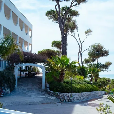 Hotel Sinuessa Terme 3*