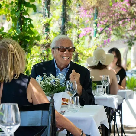 Sinuessa Terme 몬드라고네