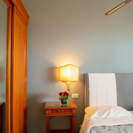 Sinuessa Terme 호텔 3*