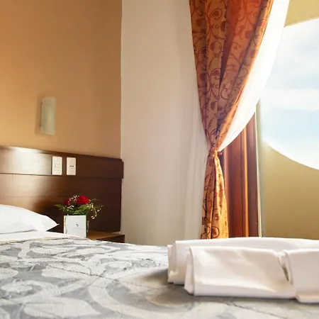 Sinuessa Terme 호텔 몬드라고네